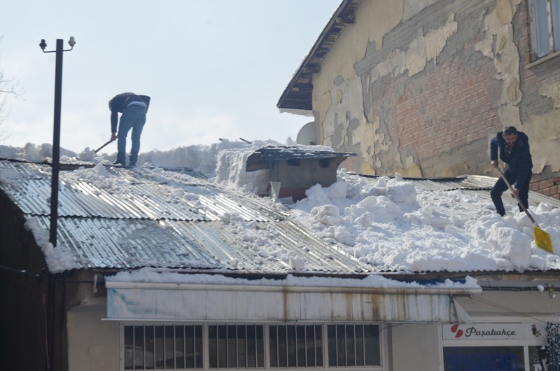 Belediye’den çatıdaki kar birikintileri için uyarı