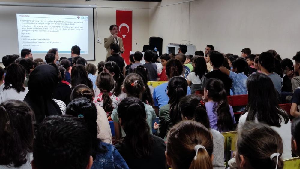 Silopi’de “Deprem ve Türkiye’nin Gerçeği” konulu konferansı