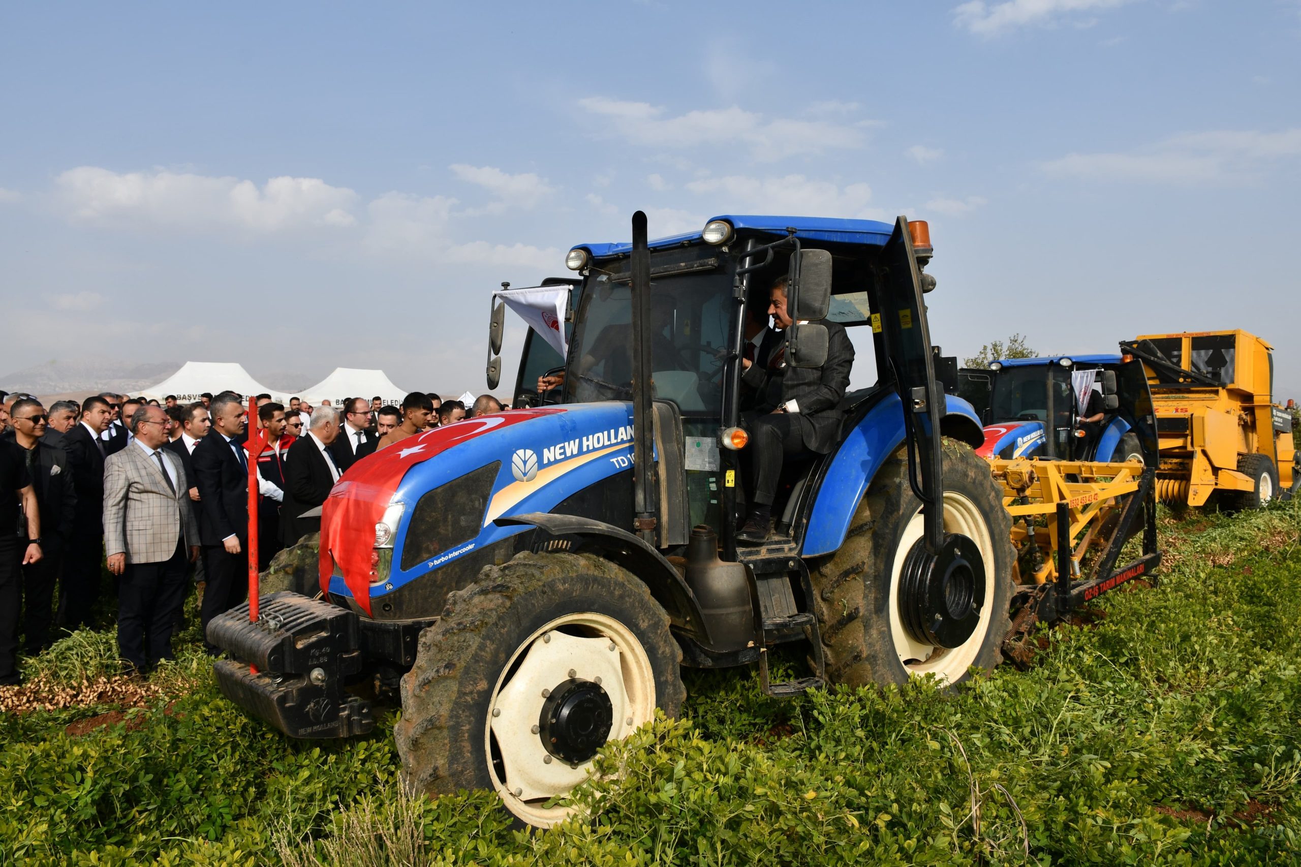 Silopi’de Son yılların en görkemli Yer Fıstığı Hasat Şöleni