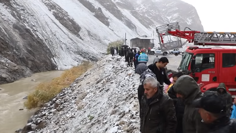 Hakkari’de Araç Zap Suyu’na Düştü: 4 Yaralı