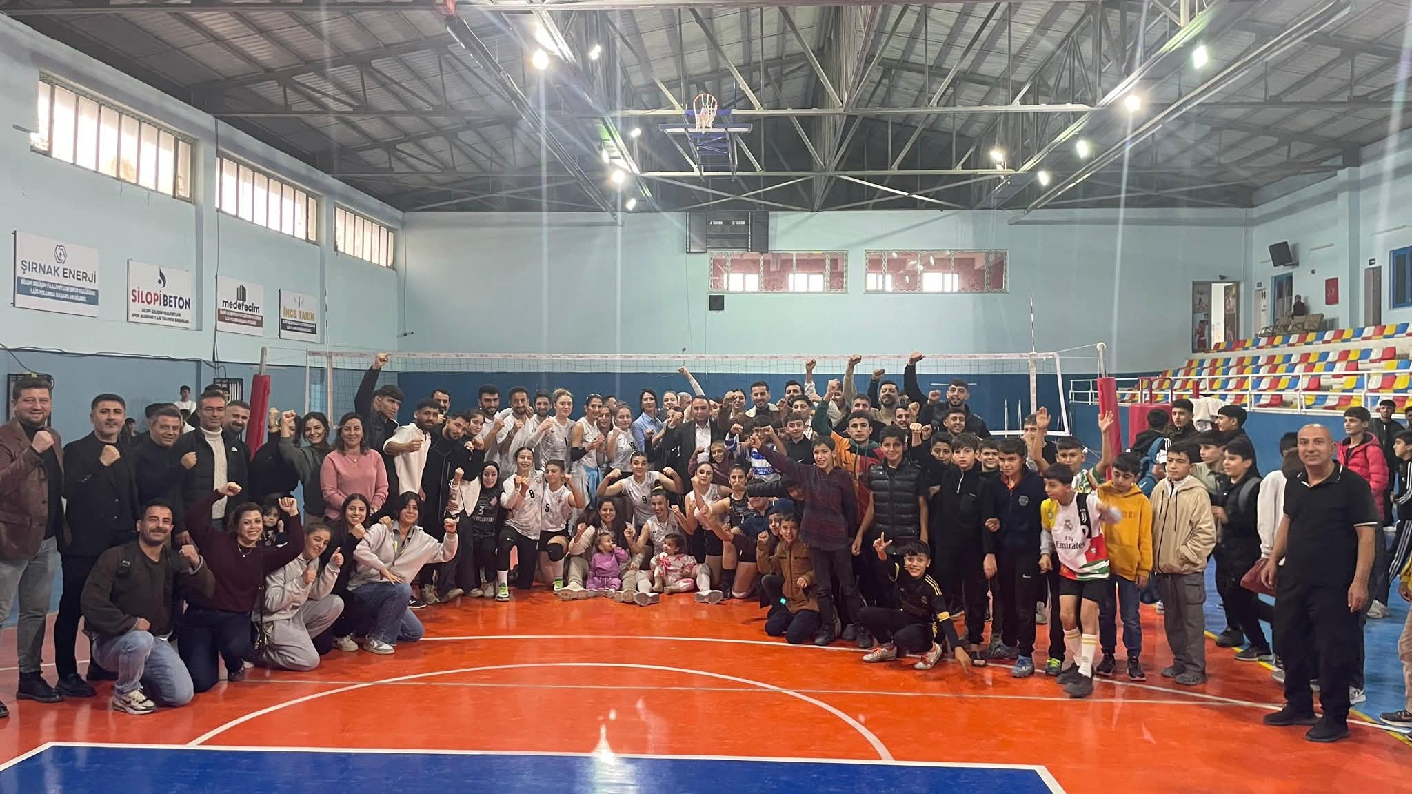 Kaymakam Partal, Silopi’nin gururu olan voleybol takımını yalnız bırakmadı