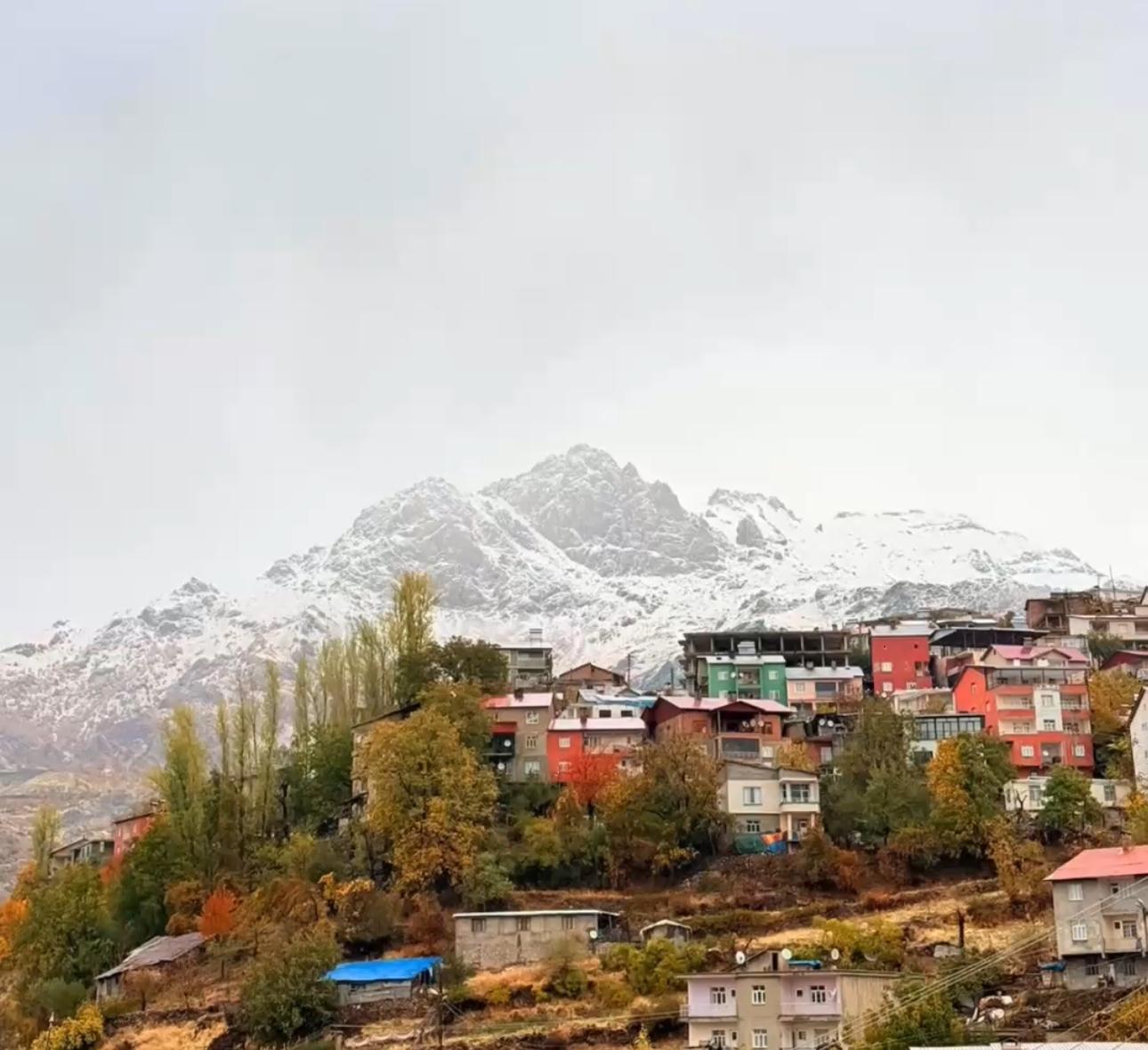 Beytüşşebap’ta kış yüzünü erken gösterdi