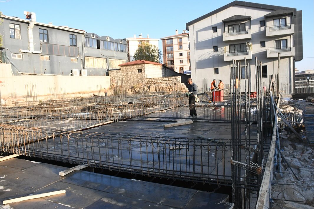 Şırnak’ta Gençlik Merkezi ve Spor Salonu İnşaatı Yerinde İncelendi
