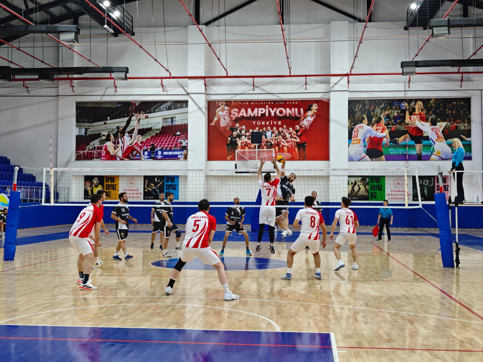Şırnak Valiliği Erkek Voleybol Takımı Çeyrek Finale Yükseldi