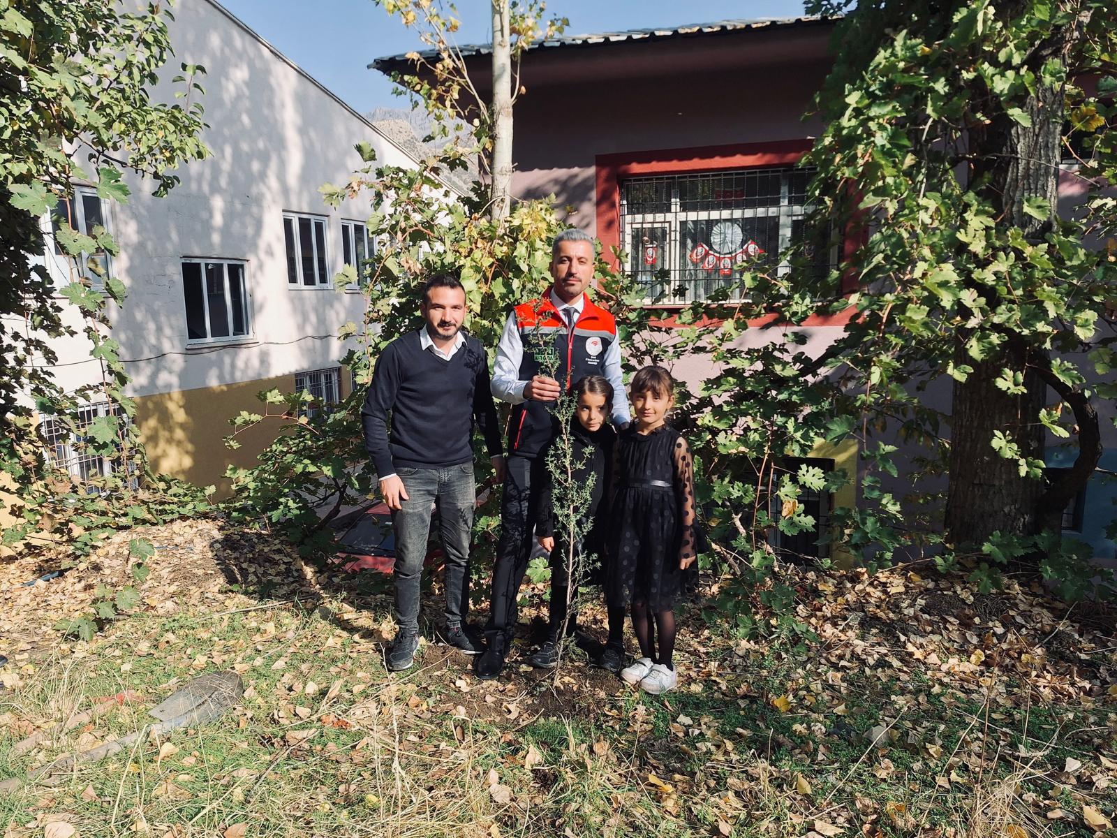 Uludere’de “Yeşil Vatan” Projesi Kapsamında Fidan Dikimi Etkinliği