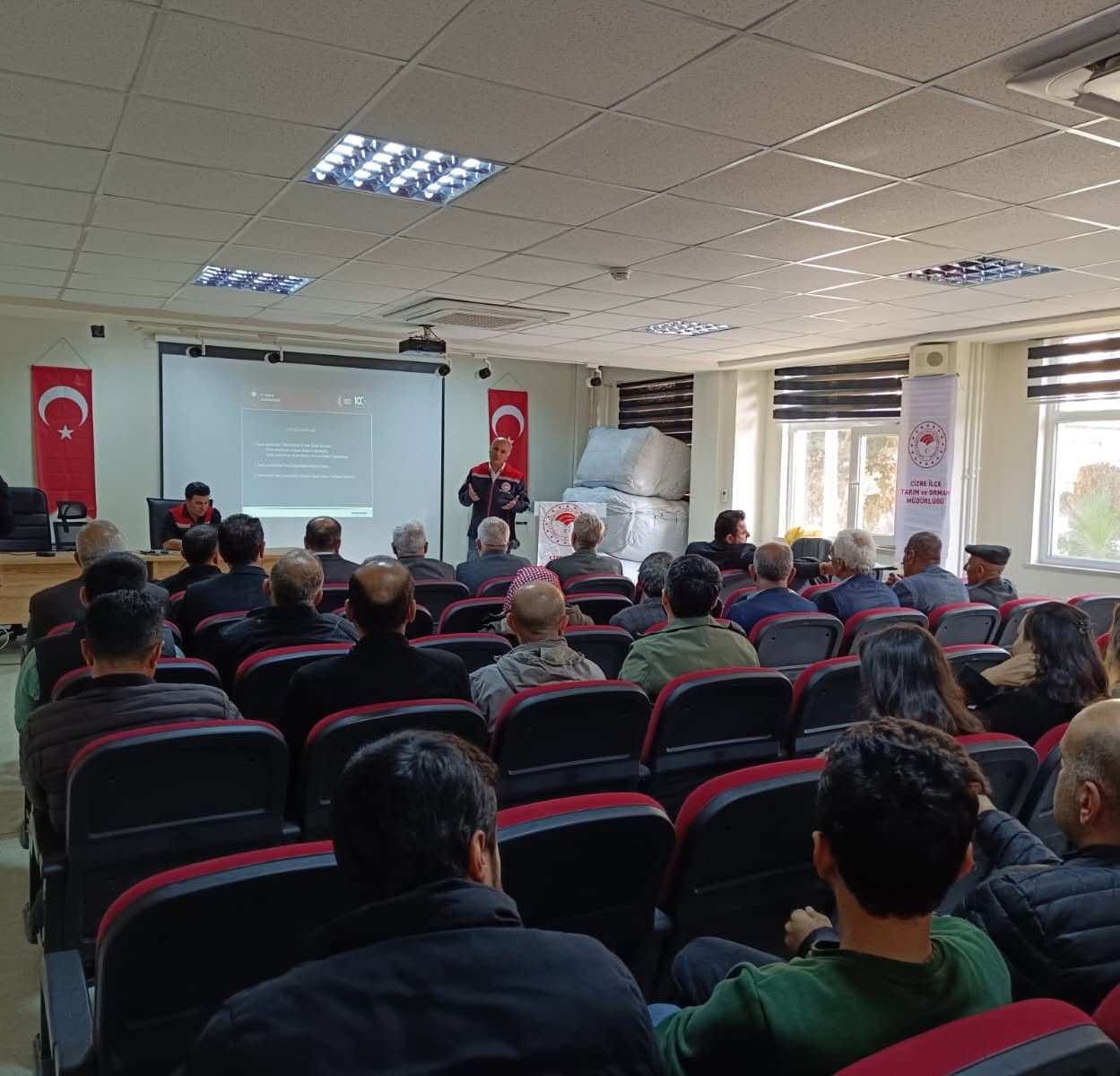 Cizre’de muhtarlar ve çiftçilere toprak koruma bilgilendirmesi