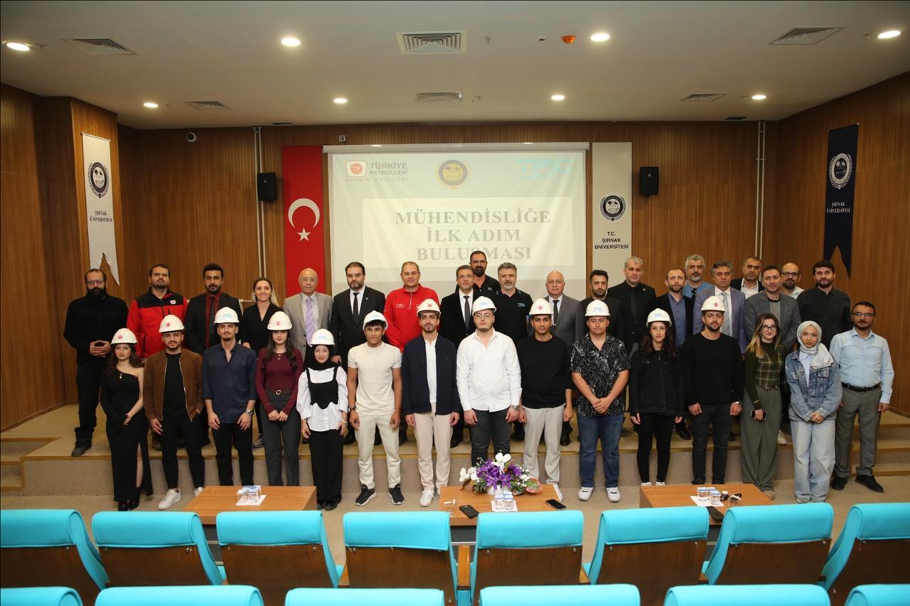 Şırnak Üniversitesi’nde Mühendis Adaylarına Baret Giyme Heyecanı